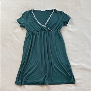 Women’s Green Short-Sleeve Nursing Nightgown with Lace Trim